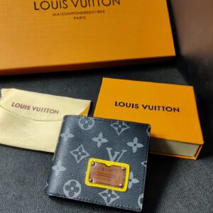 Louis Vuitton Leather Heavy quality latest full printed design Fancy look wallet for men's LV-712